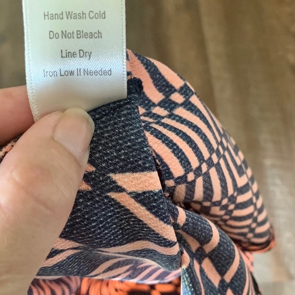 blu pepper abstract above knee skirt. Like new. - Picture 13 of 16